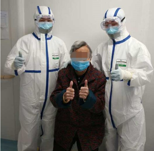 直击疫情 现场报道丨武汉亚心总医院最高龄新冠肺炎患者康复出院