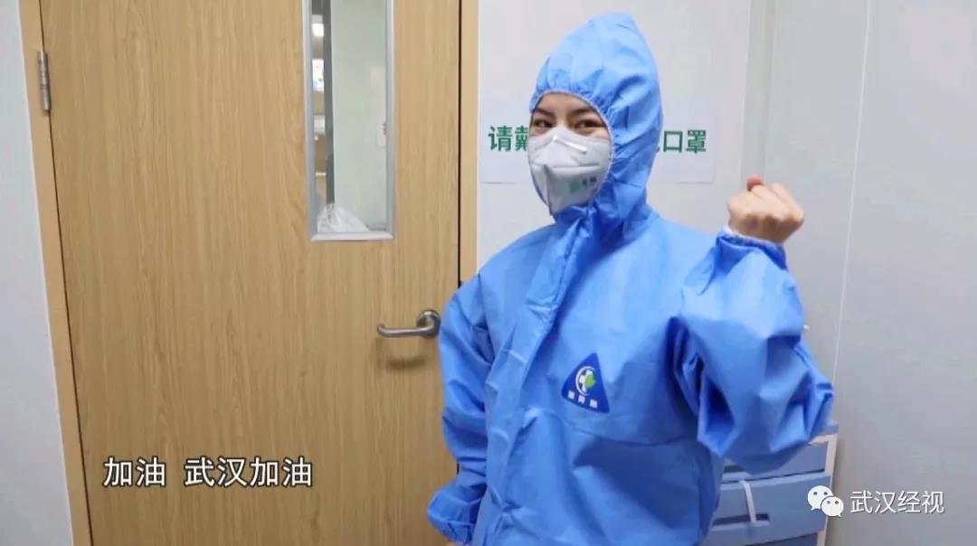 直击疫情 现场报道丨湖北武汉普仁医院医护人员主动住到医院照看病人，年三十也坚守岗位