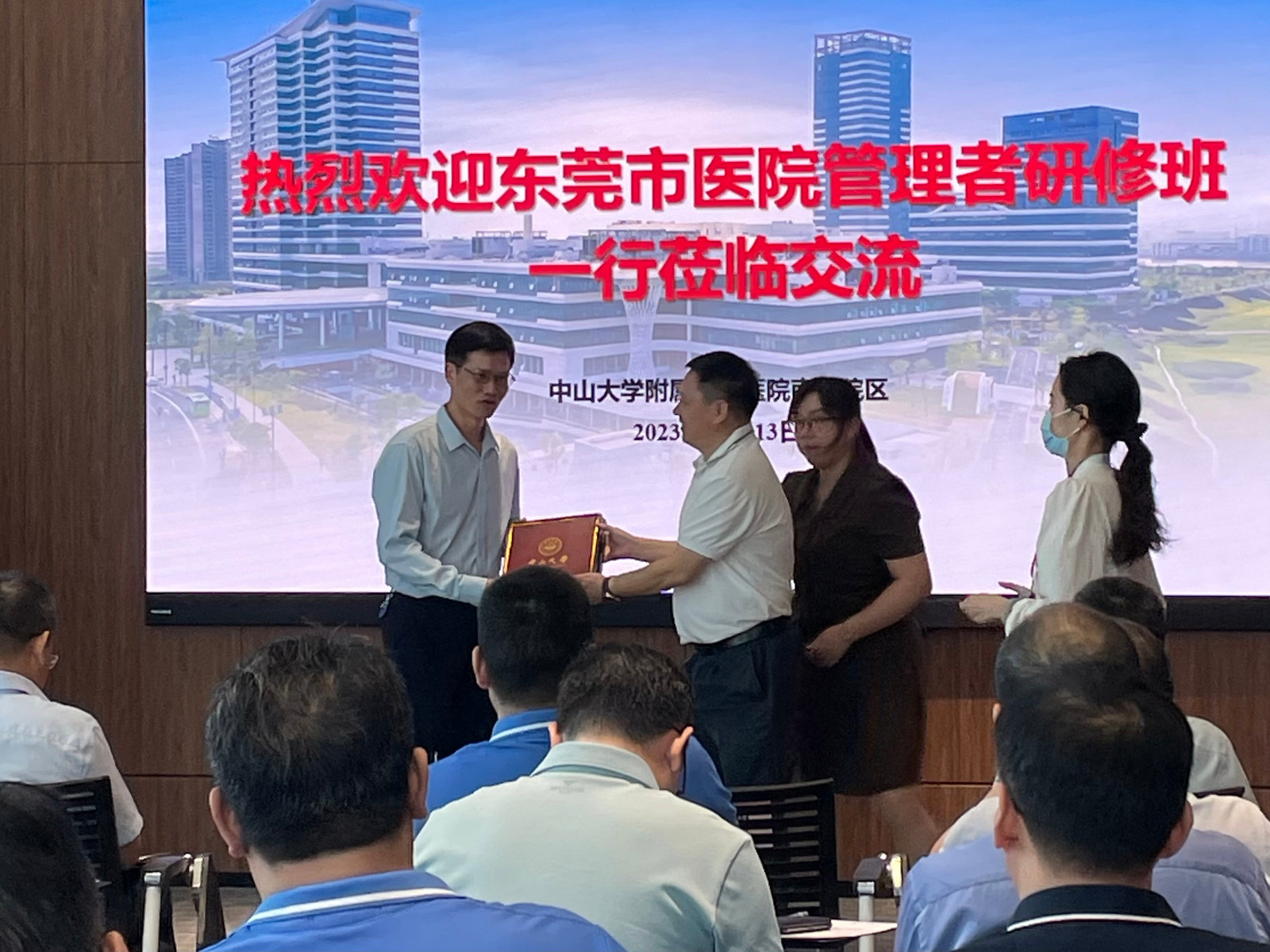 图5 参访交流会议现场.jpg