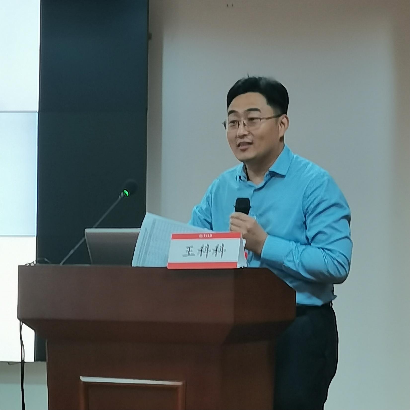 微信图片_20240417104721教授特写.jpg