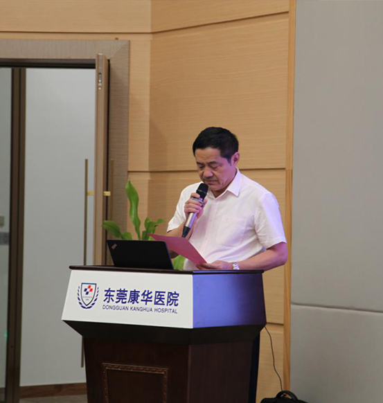 图5 东莞市医师协会余毅会长在开班仪式上致辞.jpg