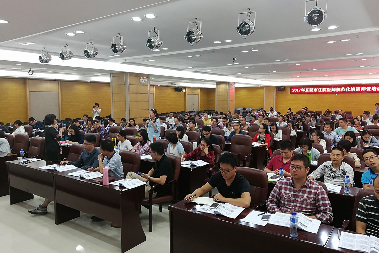 图1 市人民医院A班课堂授课提问现场.jpg
