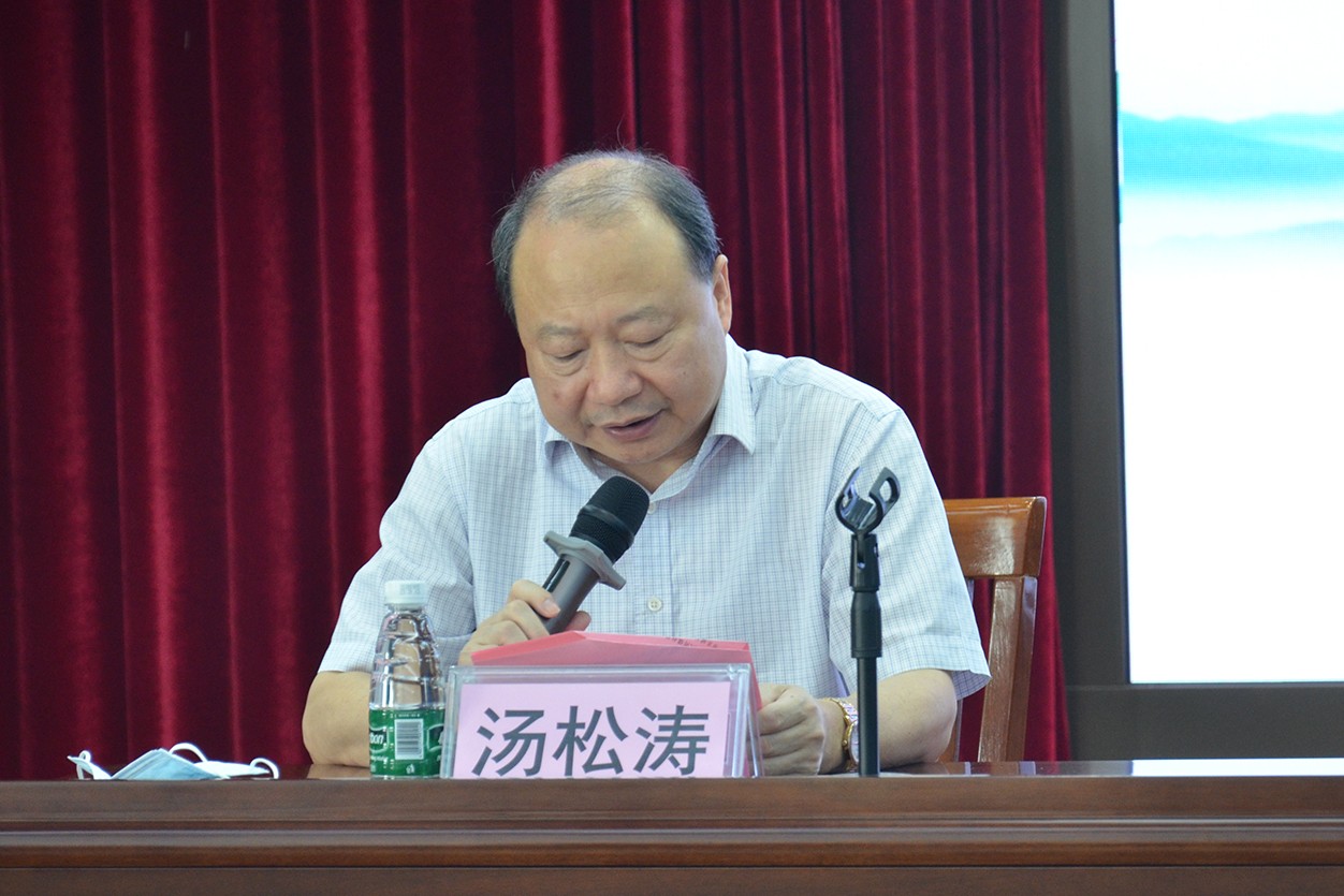 图7 市医师协会副会长、寮步镇社区卫生服务中心主任汤松涛主持开班仪式.jpg