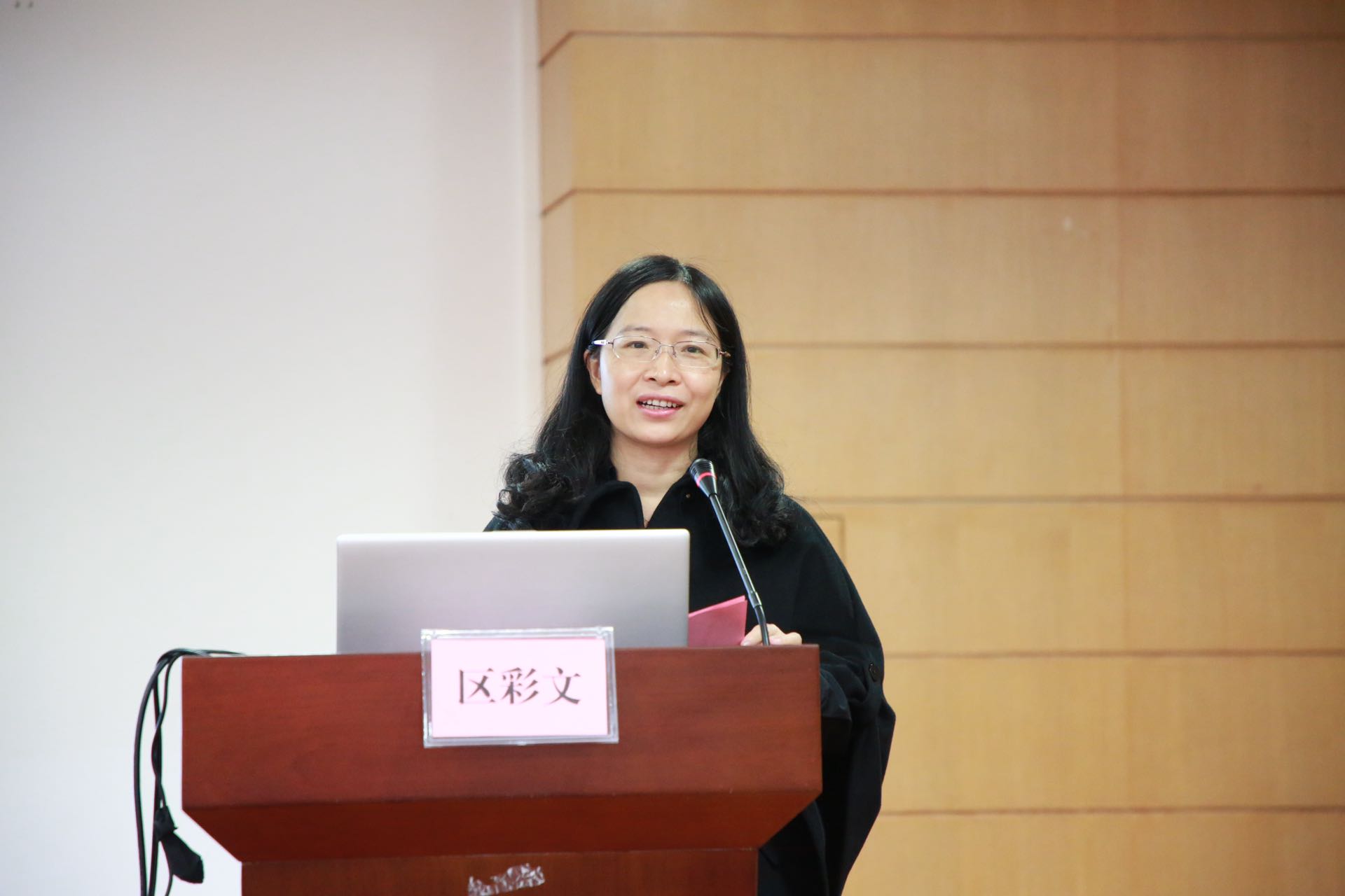 图3 市人民医院区彩文副院长致辞.jpg